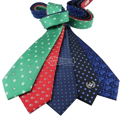 Crafting Excellence: Txoj Kev Ua Neckties hauv Lub Necktie Factory